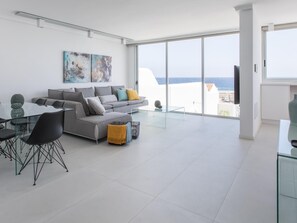 TV, video games - Newport Bay Villa: exclusive & luxury experience (Candelaria)