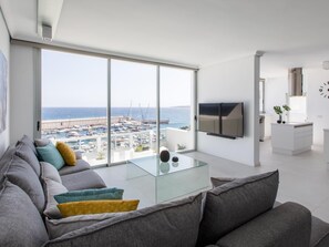 TV, video games - Newport Bay Villa: exclusive & luxury experience (Candelaria)