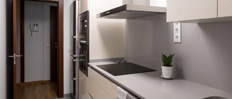 Refrigerador, microondas, horno, lavavajillas