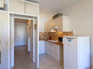 雪櫃、微波爐、焗爐、爐具