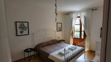 2 chambres, fer et planche à repasser, Wi-Fi gratuit, draps fournis