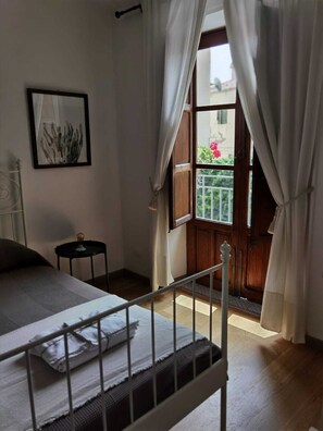 2 chambres, fer et planche à repasser, Wi-Fi gratuit, draps fournis