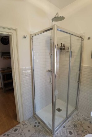 Shower, hair dryer, bidet, towels - The little terrace on the Kemonia (Palermo)