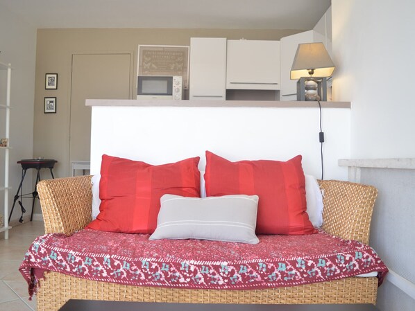 TV - 2-room apartment with terrace and garden in Banyuls (Banyuls-sur-Mer)