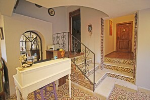 Lobby - Eflatun Guest House (Bozcaada)