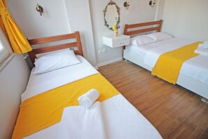 Deluxe Triple Room, Sea View - Eflatun Guest House (Bozcaada)