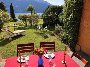 Outdoor dining - St  Maurice smile lake view apartment with pool (Ghiffa)