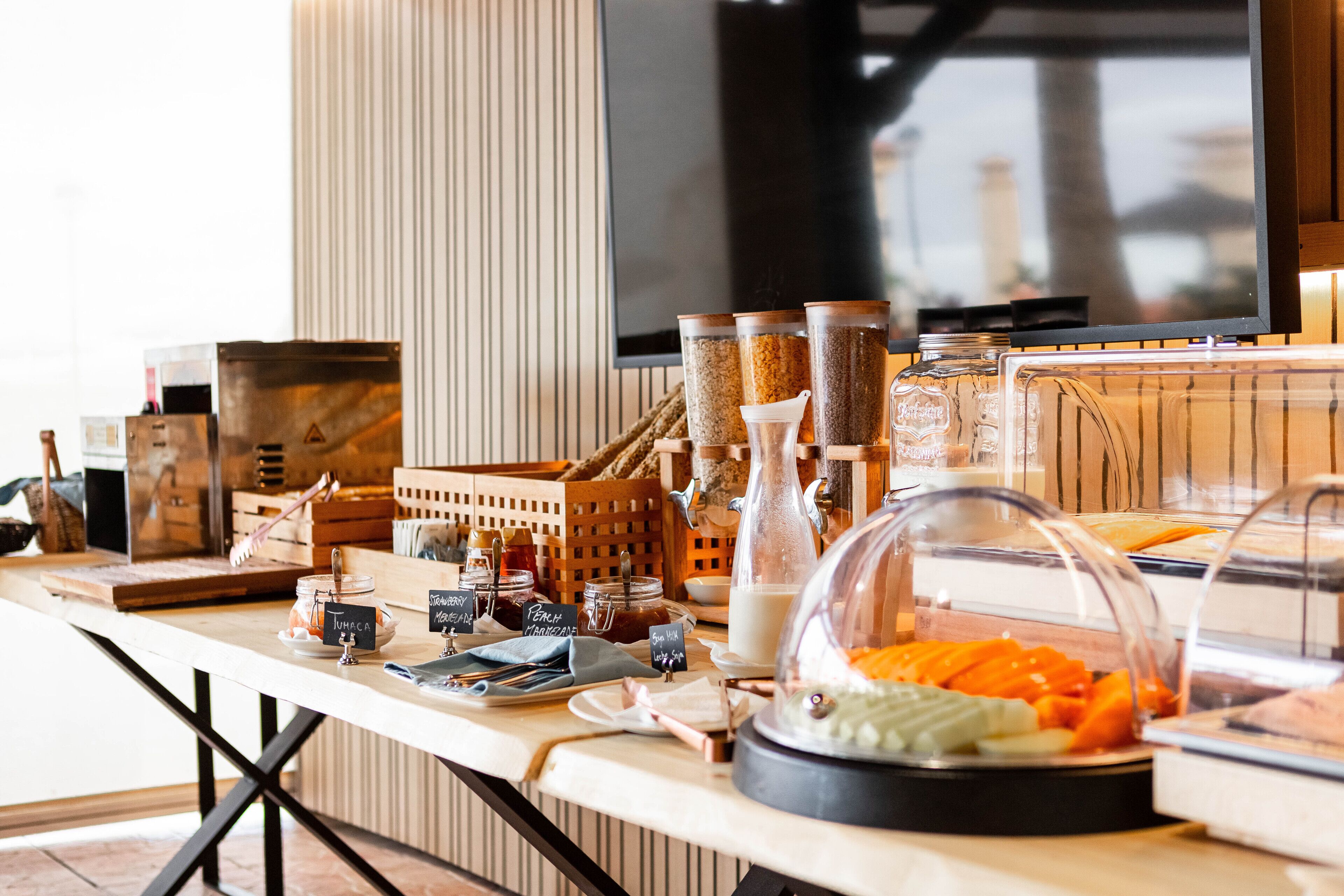 Tägliches Frühstücksbuffet gegen Gebühr
