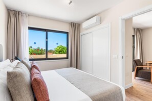 Apartament superior, 1 dormitori | 3 dormitoris, caixa forta a l'habitació i escriptori