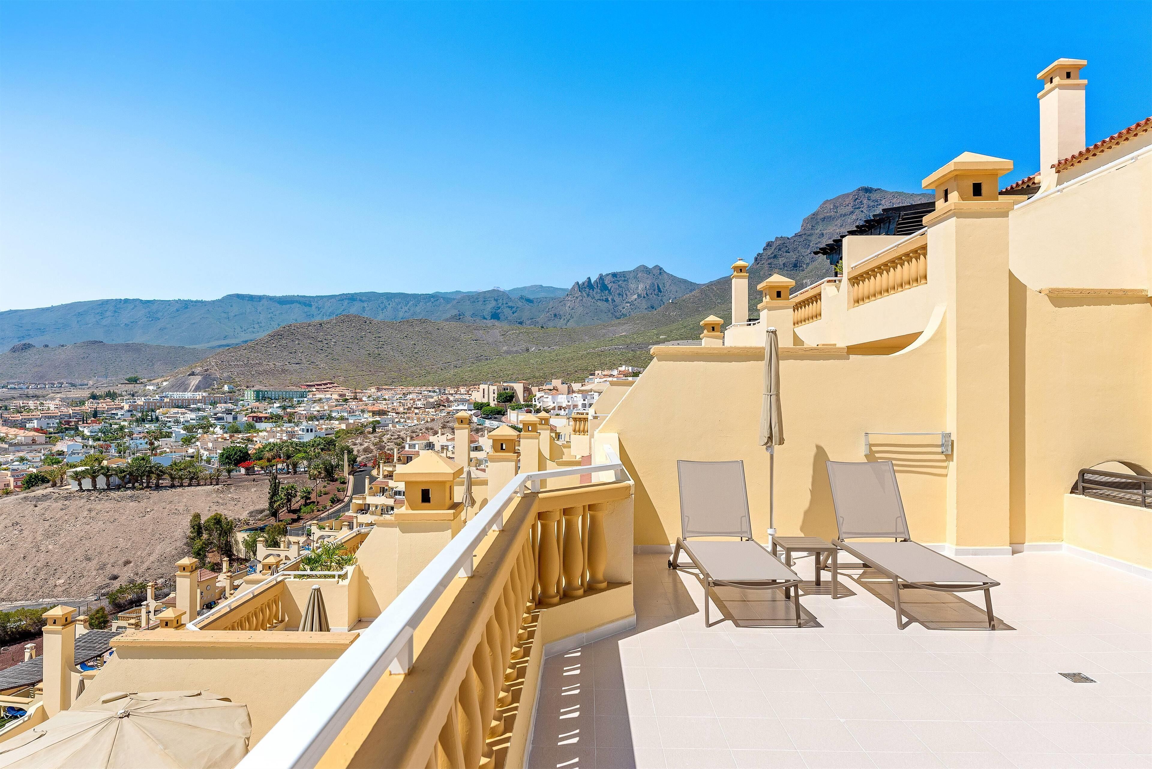 2-Bedroom Superior Apartment, Ocean View | 房內夾萬、書桌、手提電腦工作空間、熨斗/熨衫板