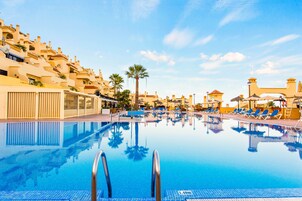 2 outdoor pools, sun loungers
