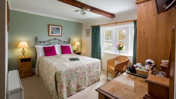 3 bedrooms, iron/ironing board, travel cot, free WiFi