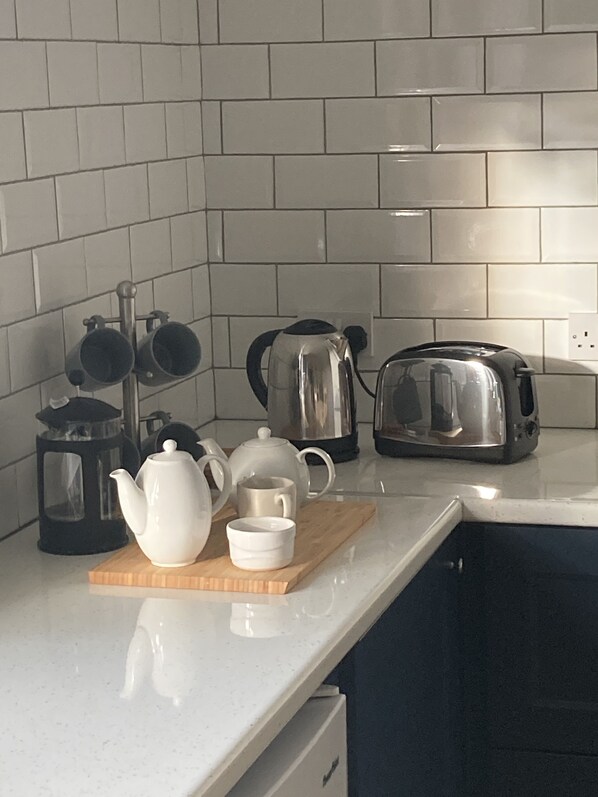 Frigorífic, microones, forn i placa de cuina