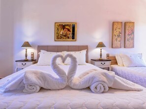 4 bedrooms, iron/ironing board, free WiFi, bed sheets