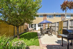 Outdoor dining - Beachcomber, a stones throw from the sea (Rustington)