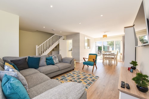 Beachcomber, a stones throw from the sea