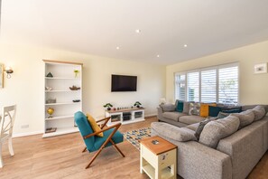 Smart TV - Beachcomber, a stones throw from the sea (Rustington)