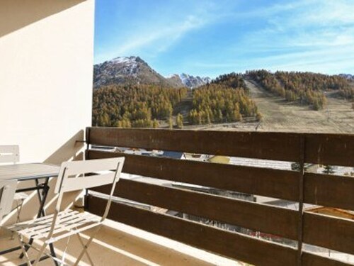 3-Room Apartment for 8 with Parking, Mountain View & Pet-Friendly in Montgenèvre
