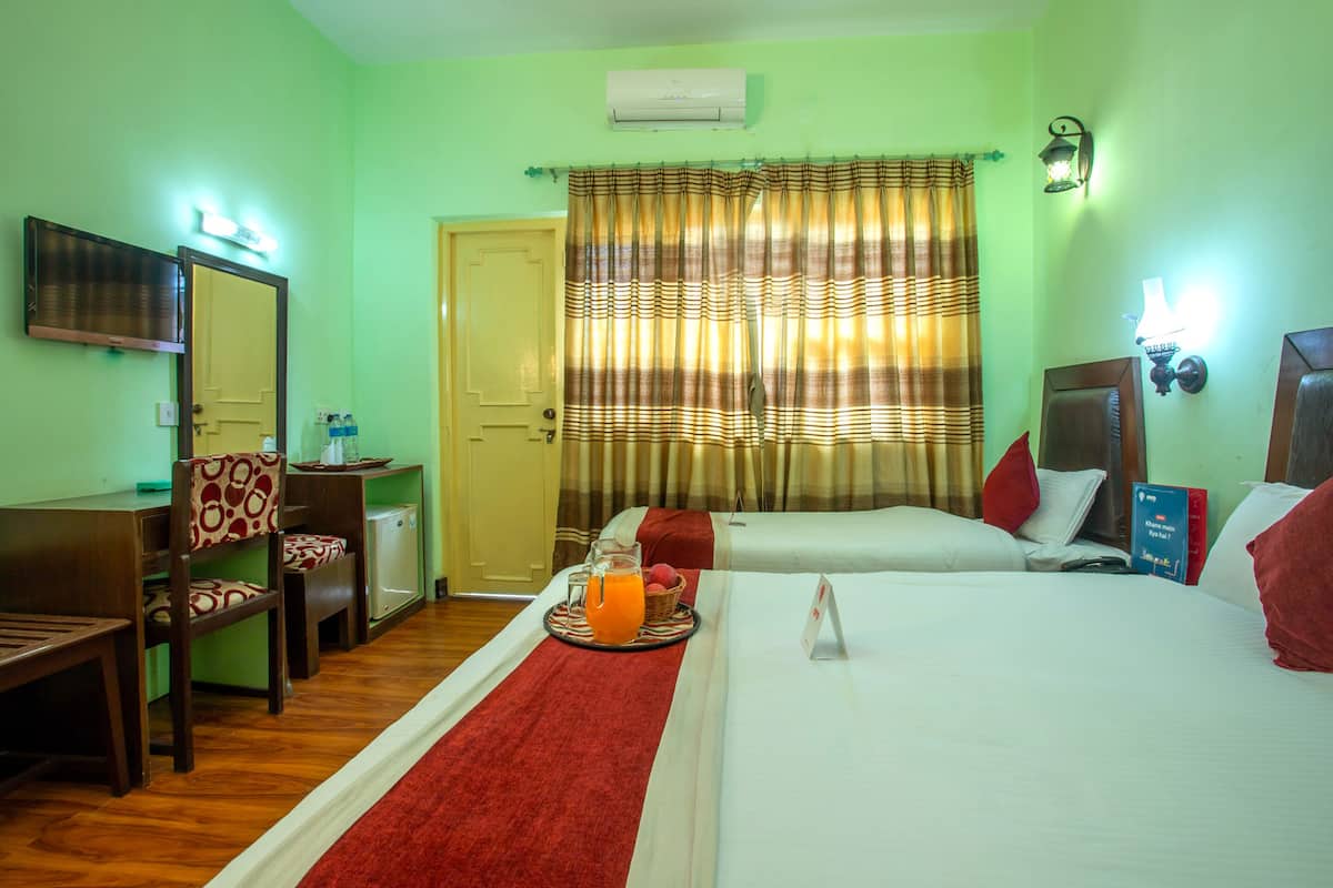 Deluxe Room | Iron/ironing board, free WiFi