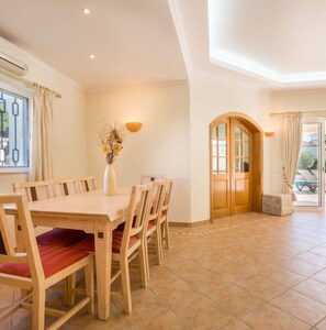 Dining - Stunning villa, private Pool UK tv Wifi (Almancil)