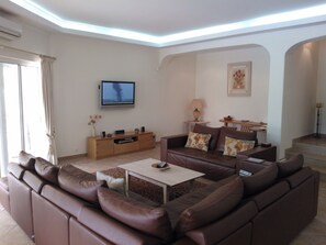 Relax in this stylish living room with a comfortable sofa, flat-screen TV, and cozy reading nook.