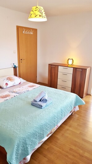 1 bedroom, WiFi, bed sheets - Ferienwohnung Marija 2 Direkt am Strand mit Balkon mit Meerblick (Betina)