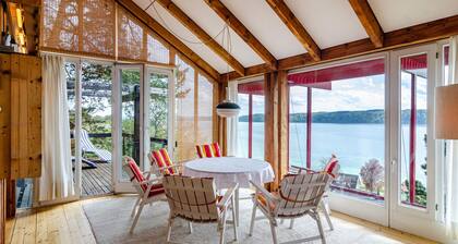 Holiday Home "Adlerhorst Über Dem Bodensee" with Panoramic Glazing, Terrace and Lake View