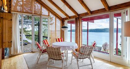 Holiday Home "Adlerhorst Über Dem Bodensee" with Panoramic Glazing, Terrace and Lake View