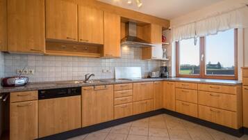 KylskÄp, mikrovÄgsugn, ugn och spishÀll