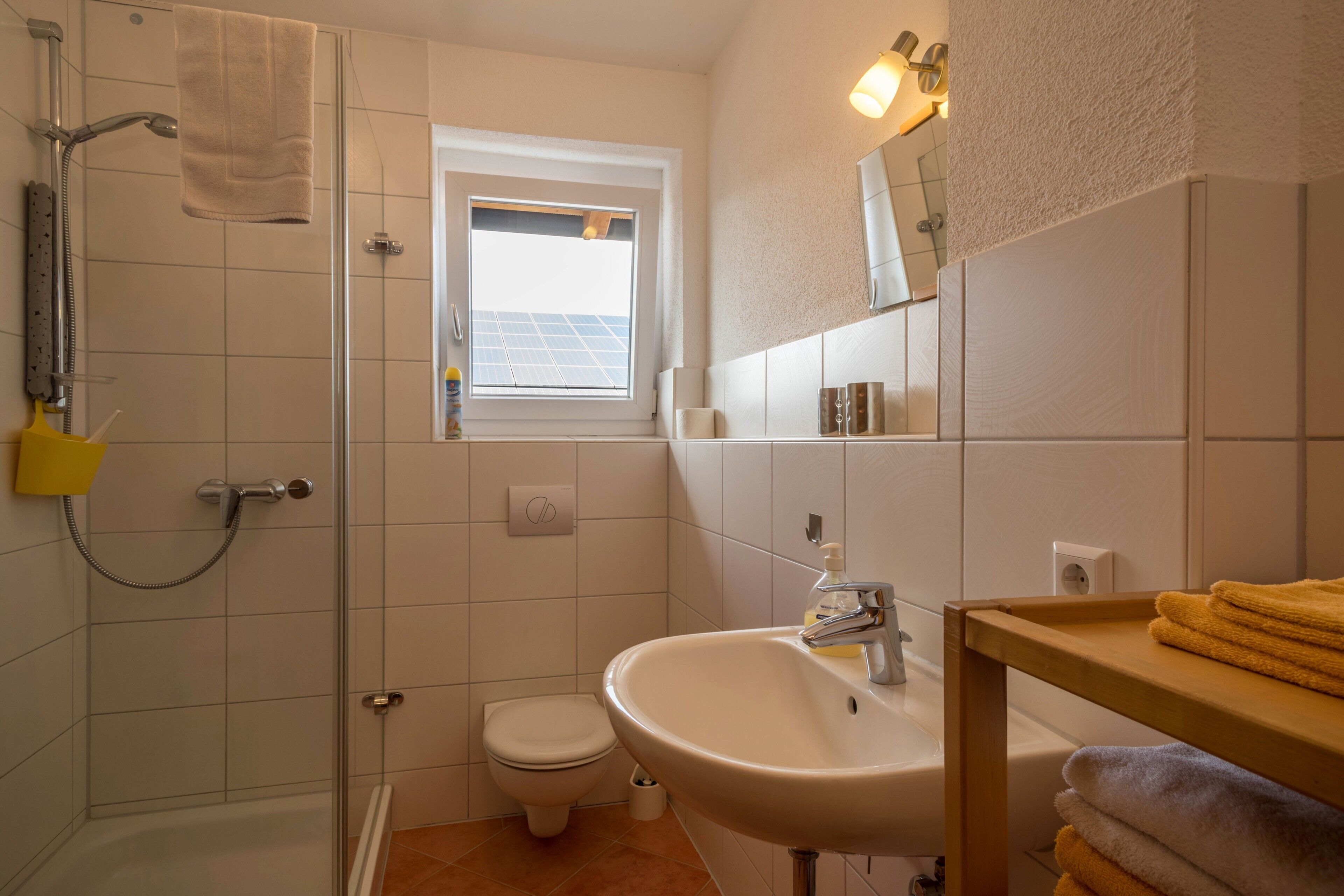 Baignoire, sèche-cheveux, serviettes fournies
