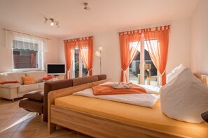 1 bedroom, iron/ironing board, free WiFi, bed sheets - Cosy Holiday Apartment “Lindau” on Farm near Lake Constance (Neukirch)