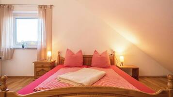 2 slaapkamers, een strijkplank/strijkijzer, gratis wifi, beddengoed