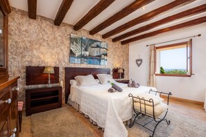 5 chambres, fer et planche à repasser, Wi-Fi gratuit, draps fournis