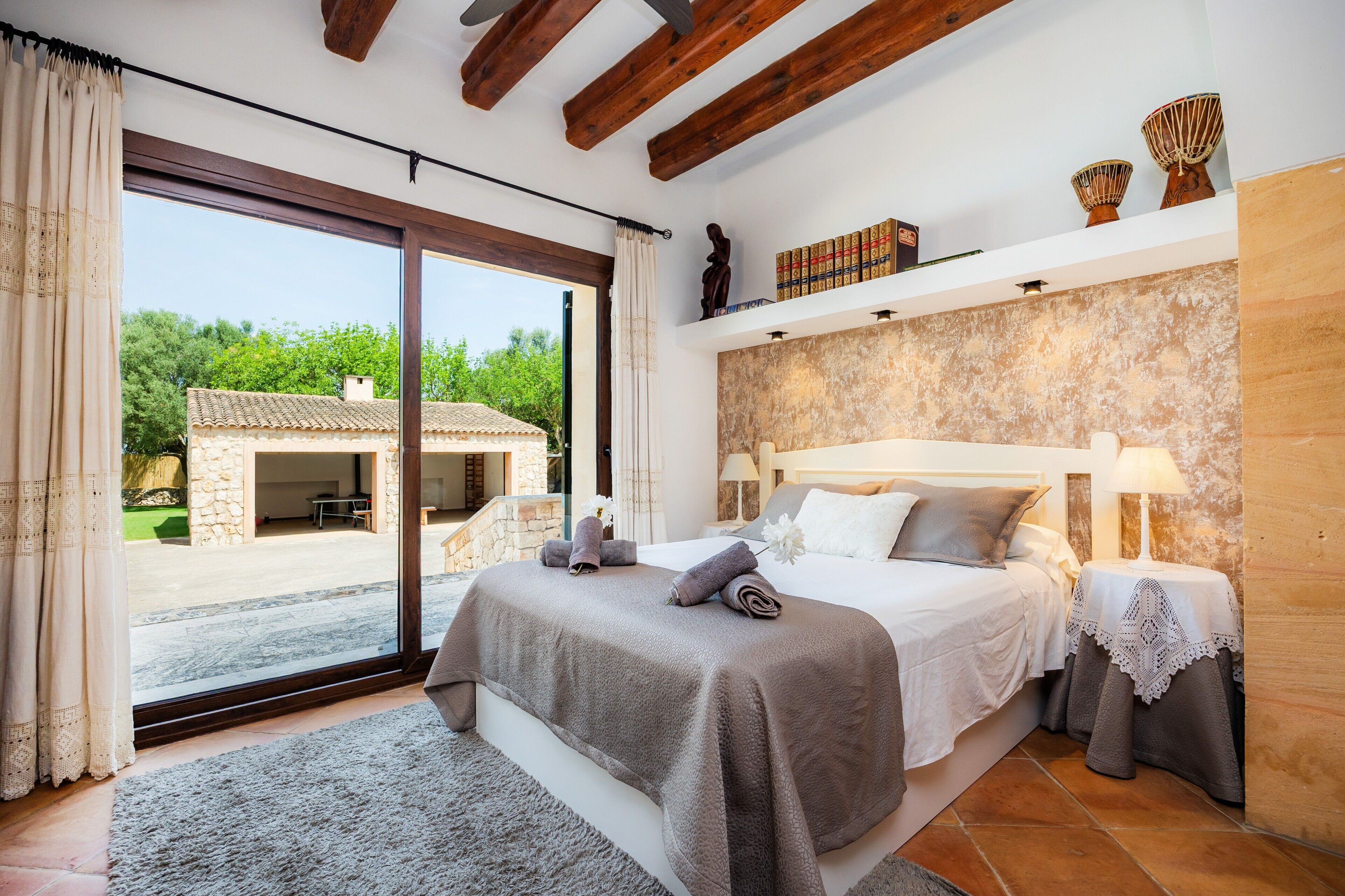 5 bedrooms, iron/ironing board, free WiFi, bed sheets