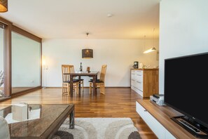 Interior - Comfortable Holiday Apartment "Felix" with Balcony, Wi-Fi & TV (Bregenz)