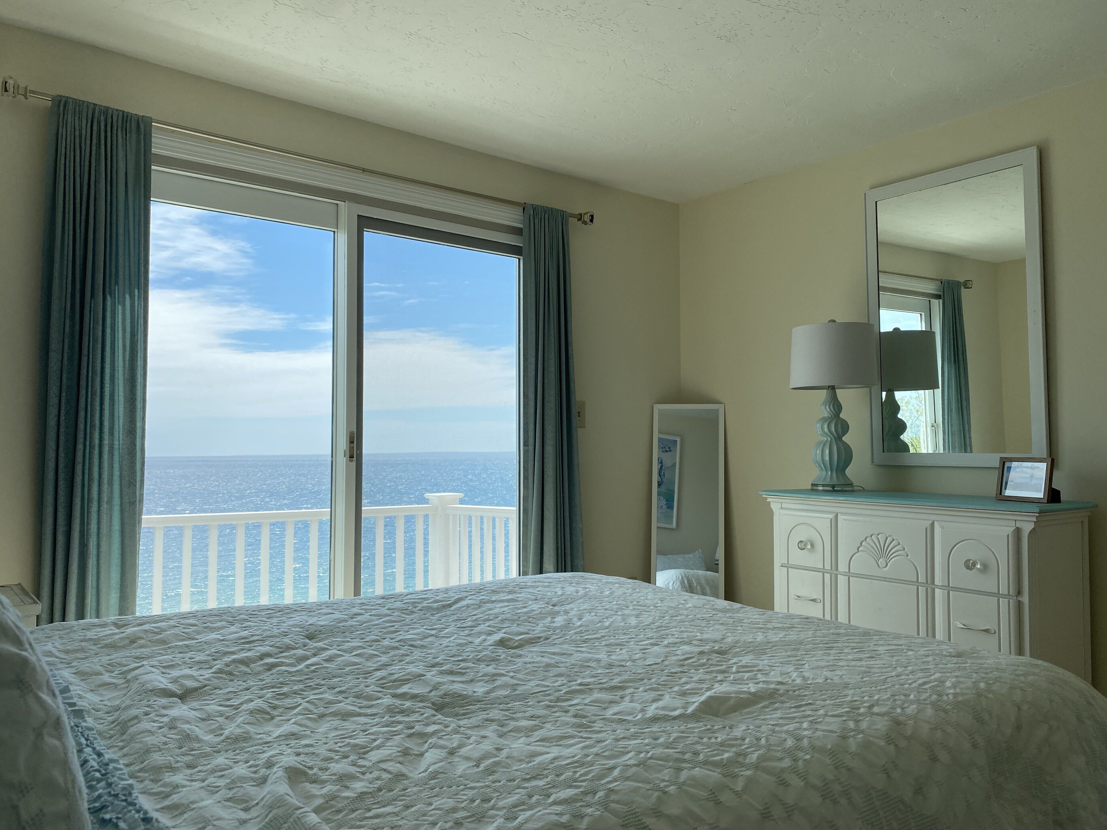 5 slaapkamers, een bureau, een strijkplank/strijkijzer, gratis wifi