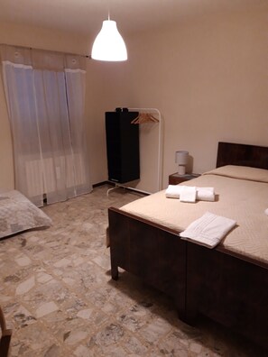 Cots/infant beds, rollaway beds, free WiFi