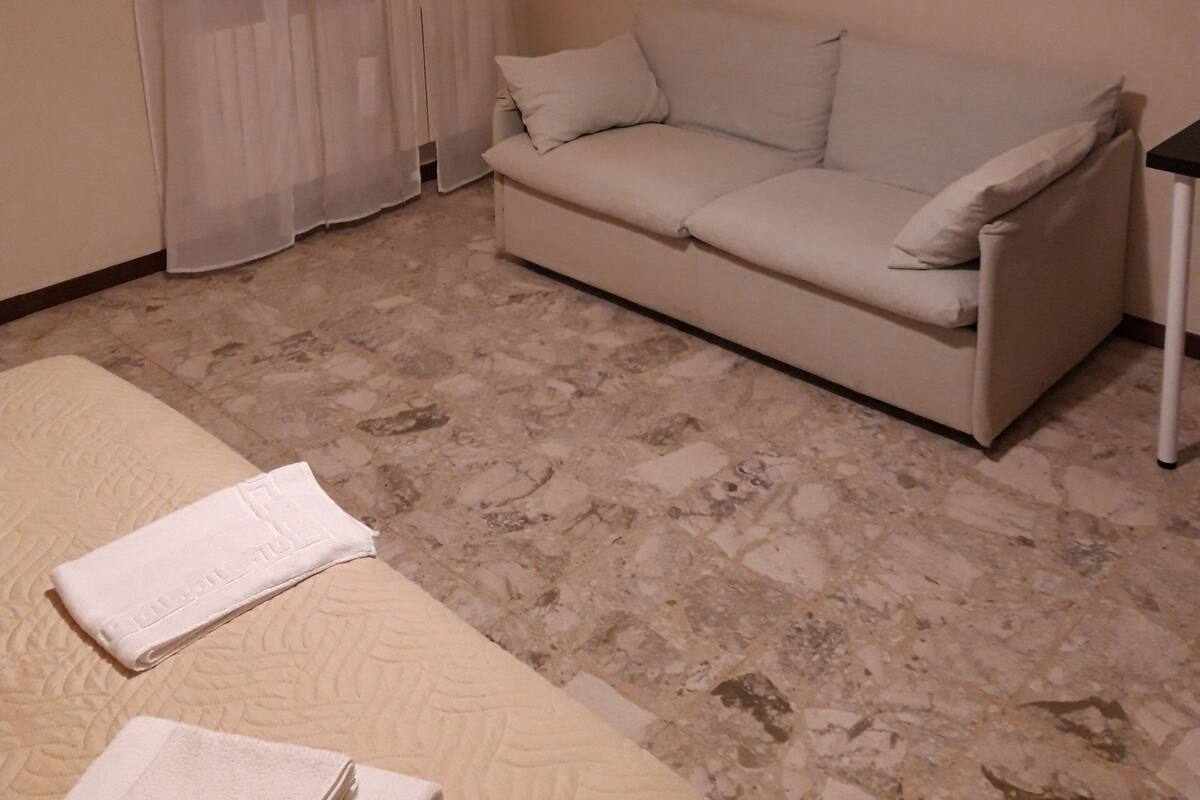 Cots/infant beds, rollaway beds, free WiFi