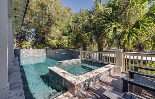 Saylors’ Palm: Oceanview 5BR Home Steps from Isle of Palms Beach!