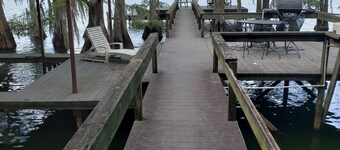 Darby's Lakehouse Retreat