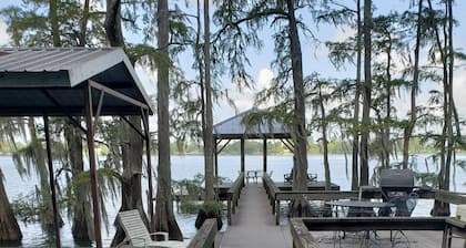 Darby's Lakehouse Retreat