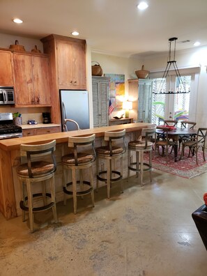 Réfrig érateur, micro-ondes, four, plaque de cuisson