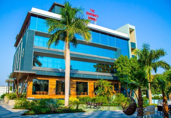 Front of property - The Bhagwati Resort (Abu Road)