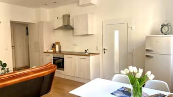 Kühlschrank, Ofen, Herdplatte, Geschirrspüler