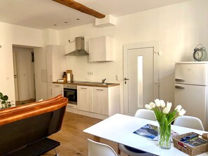 Fridge, oven, stovetop, dishwasher - Ferienwohnung Zur Alten Schmiede (Winningen)