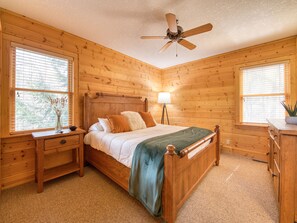 3 室のベッドルーム、デスク、アイロン / アイロン台、WiFi (無料)