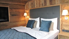 1 bedroom, in-room safe, travel crib, free WiFi