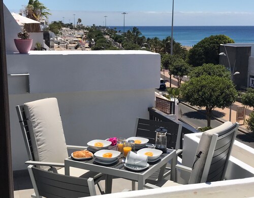 Location, location - stunning 2 bed Vacation rental (VV) with sea views and pool