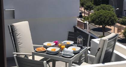 Location, location - stunning 2 bed Vacation rental (VV) with sea views and pool
