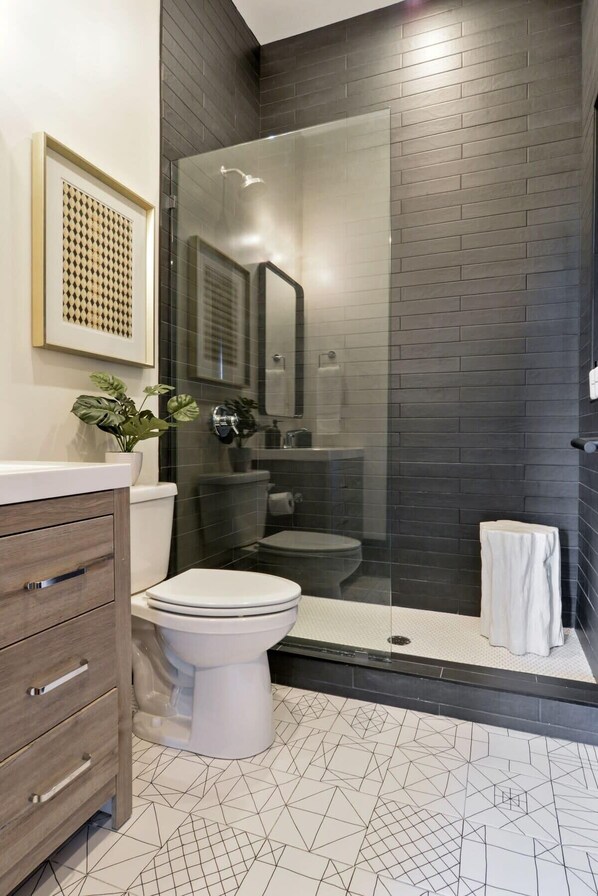 Bathtub, hair dryer, towels, shampoo - Roomy, Historic Restoration | Heated Pool (New Orleans)